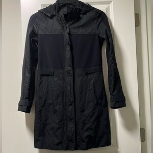 TAHARI Women’s black mid-length jacket w/ removable hood, sz XS